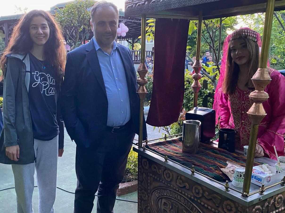 Kahveci Güzeli Kiralama Hizmeti