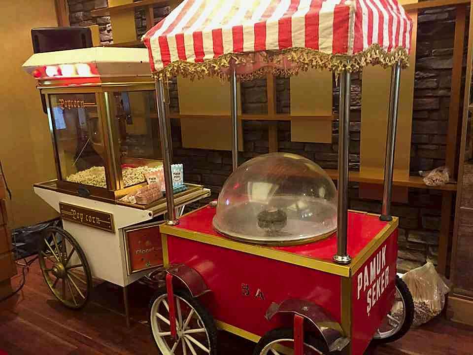 Patlamış Mısır Arabası Kiralama