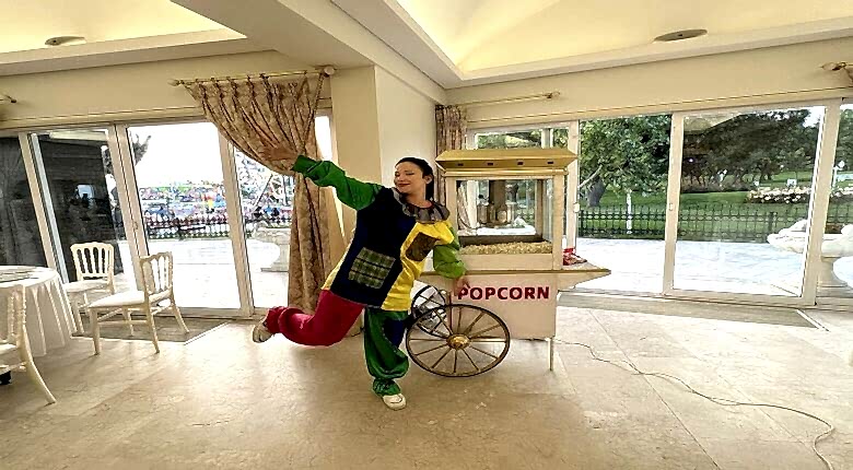 Patlamış Mısır Arabası Kiralama